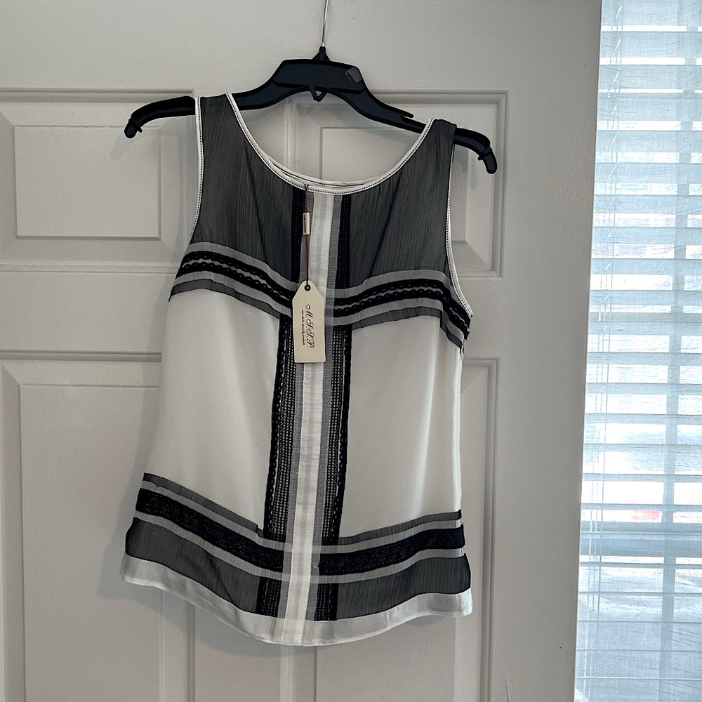 NEVER WORN Max Studio black and white elegant patchwork top